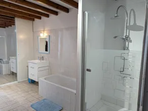 18th-century renovated cottage with large garden in Cognac vineyards - Image 2