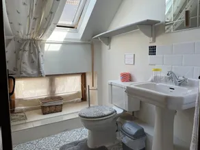 Grade II listed comfy barn conversion close to Taunton - Dogs welcome! - Image 4