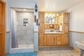 Waterfront Getaway: Kayaks, fishing, game room, fire pit, gathering room… - Image 5