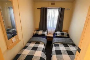 3 Bed Caravan 8 Berth Pet Friendly Parking - Image 4