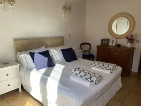 Modernisierte frei stehende Villa mit großem Schwimmbad – für 8 Personen - Image 3