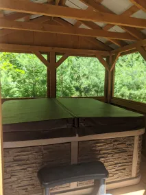 Getaway Lodge with HOT TUB - Image 3