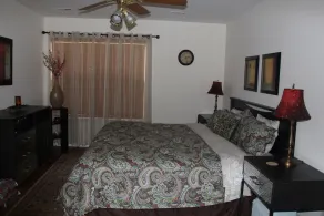 3 Schlafzimmer Lake Front Haus in der Nähe von Down Town & UVA - Image 3