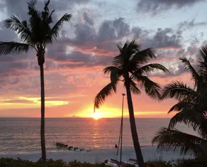Enjoy a new construction home with heated salt pool close to everything Naples - Image 4