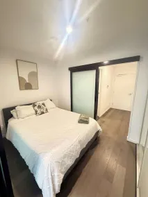 Central CBD - parking - sleeps 4 - Image 4