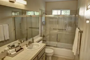 GROSS, PRIVATE Yard & Salzwasser, Beheizter Pool / Spa • Smart Home • Virtuelle 3D-Tour! - Image 3