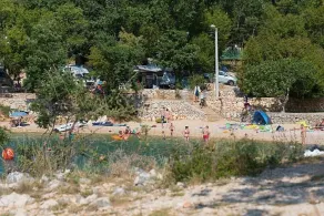 Nouvelle villa avec piscine, jardin avec oliviers, barbecue et belle vue sur la mer - Image 3