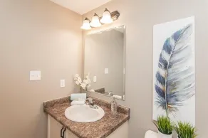 A Modern and Executive Unit~1 Parking Spot&Great Location - Close To Everything - Image 4