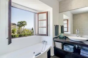 Villa de luxe avec vue imprenable sur la montagne et l'océan au sud-ouest avec piscine chauffée - Image 4