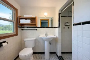 Talley Ho Inn - Image 5