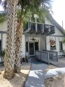Old World Charm.Minutes to the beach and  Canal Street in New Smryna Beach - Image 5