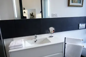 Spacieux apt de type 5 de 95m², grand volume, PISCINE CHAUFFEE - Image 3
