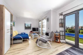 Casa vacacional amueblado de forma moderna con piscina, lavadora y lavavajillas - Image 4