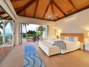 The Pinnacle - 4 Bedroom House in Town with Stunning Views - Image 2