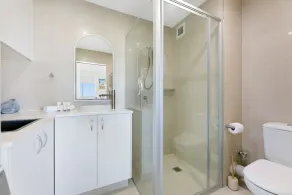 Beachfront Studio with Balcony & Stunning Views - Image 2