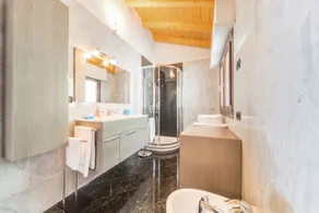 One-Bedroom Apartment with Air Conditioning and Wi-Fi - Image 3