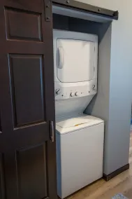 Lakeside luxury condo - Image 2