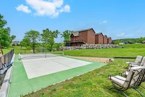 Luksus Lakefront Chalet ~ 2 Pools ~ GRATIS Faciliteter ~ Dock ~ Kajakker ~ MiniGolf ~ Waterslide - Image 2