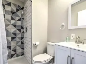 Beautiful home with king bed stoned fire place and pool / Games for famlies - Image 5