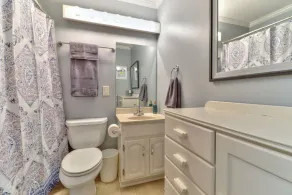 Beautiful 4 bedroom 2 full bathroom close to everything! - Image 4