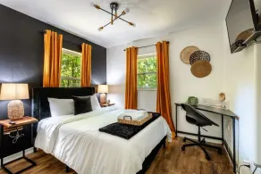 Huge Yard, BBQ, Fire-Pit, Devils Den & Rainbow Springs, Sleeps 5, Near HITS - Image 4