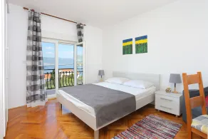3-Zimmer-Ferienwohnung mit Terrasse und Meerblick Arbanija, Ciovo (A-1125-a) - Image 5