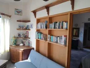 Bibliothèque Rooom # 3 avec un lit queen size et un lit simple dans une chambre séparée - Image 5