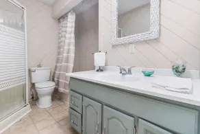 Lakefront Cottage on Private Beach - Image 3