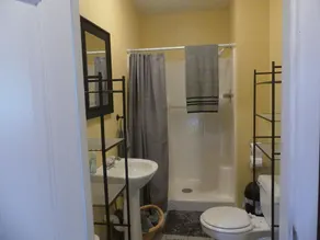 Cozy Urban Loft Near Downtown Frankfort - Image 2
