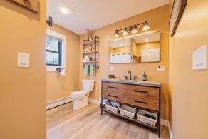 Entire private modern 3-bedroom chalet, Hot Tub, Wifi, 15 mins from Sunday River - Image 4