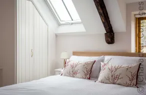 OYSTER BARN, pet friendly, character holiday cottage in Naunton - Image 2