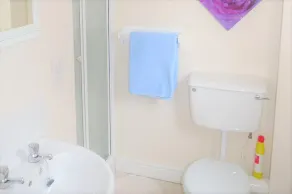 2-bedroom House Near Town With Superfast Wi-fi - Image 4