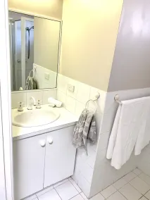 Central & Tranquil Two-Bedroom Home in the Heart of Essendon - Image 2