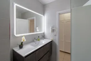 Modern 1 apartment with communal pool - Image 2