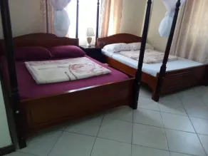 Fully furnished in secure perimeter wall - Image 4