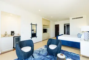 Luxury 4-bedroom Penthouse on 5-star Resort - Image 5