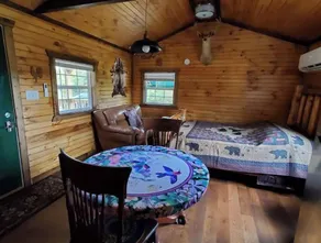 Beautiful Cubby Cabin On The Mountain - Image 5
