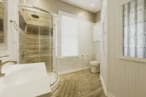 Prime Location w/ Balcony ★ Walk to Forsyth Park & Local Shops & Restaurants - Image 2