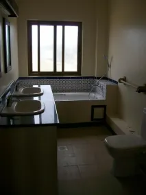 Fantastic 3 bedroom Penthouse apartment overlooking the Indian Ocean. - Image 4