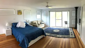 Maison 5 Chambres au Bord de l'Eau avec Piscine Chauffée - Image 5