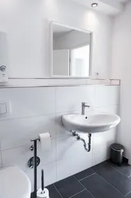 beautiful and newly renovated two-room apartment - Image 3