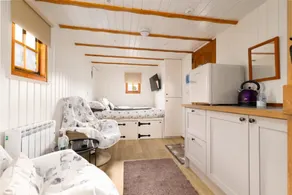 Shepherd s Hut Cosy Farm Stay Sleeps 2 - Image 5