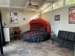 Lake House - Image 5