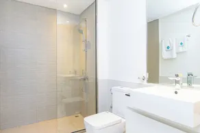 Bloomfields 1br Elegant Escape Pulse - Image 2