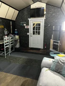 HOLY MOLY looking for small family to spend time. Sleeps 5 - Image 5