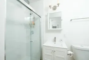 Cheerful 2-BDRM/2.5 Bathroom Home Near DWTN & UF - Image 2