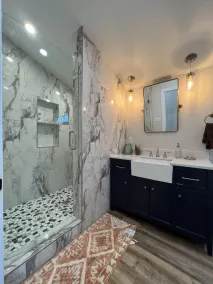 Sweeping Lake View, newly remodeled home and pet friendly! - Image 4