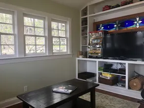 LAKEFRONT HIDDEN GEM ! - Image 2