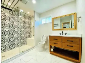 Remodeled 3BR Home, 4-Car Parking, Sleeps 10, Silicon Valley - Image 4
