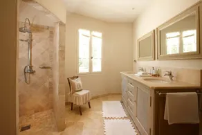 Elegance and simplicity in the heart of the vineyards - Image 2